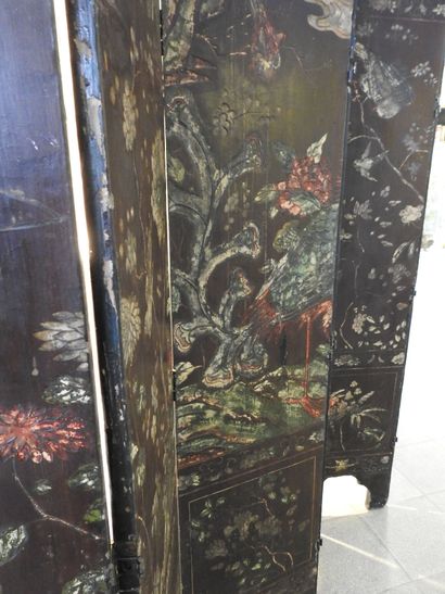 null CHINA: Important eight-leaf screen in Coromandel lacquer decorated with characters....