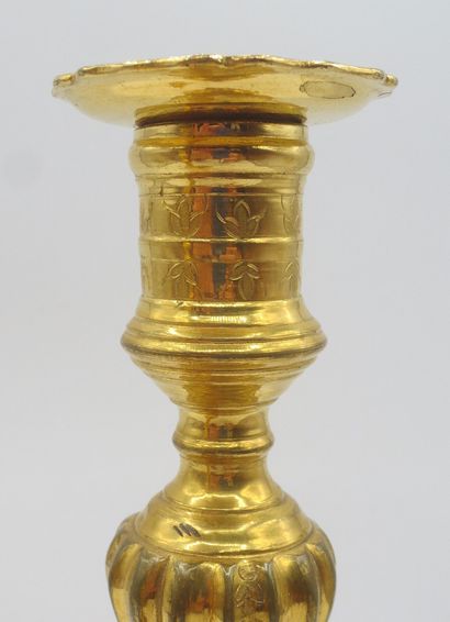 null PAIR OF FLAMPS in gilded bronze, the cylindrical tap is decorated with several...