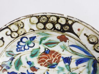 null IZNIK : Siliceous ceramic dish with polychrome enamelled decoration representing...