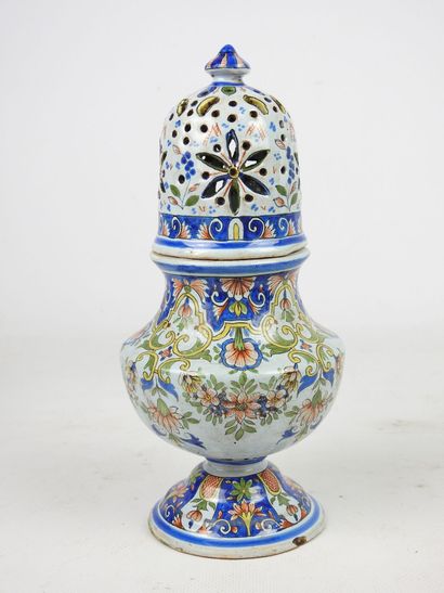 null SAUPOUDREUSE in earthenware with polychrome decoration of flowers and foliage....