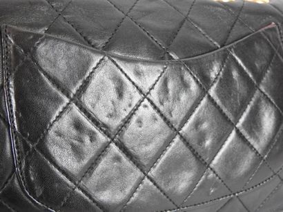 null CHANEL Handbag model Timeless in black leather, burgundy interior. Double shoulder...