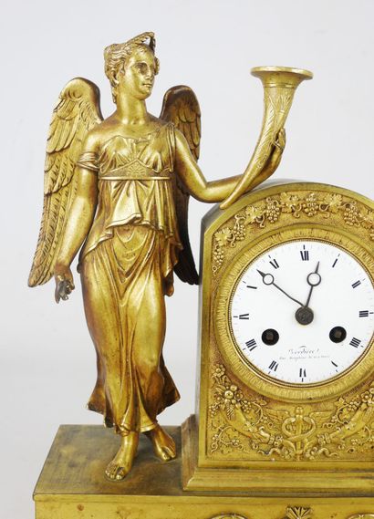 null HANGER A LA RENOMMEE in gilt bronze, on both sides of the terminal: a winged...