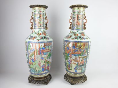 null CANTON: Pair of important porcelain vases decorated with polychrome enamels...