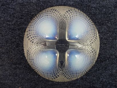 null René LALIQUE (1860-1945): Cup " Coquilles n°2 ", model created in 1924. Proof...