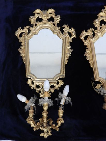 null FOUR LIGHTING PLATES with a mirror background and three light arms in gilded...