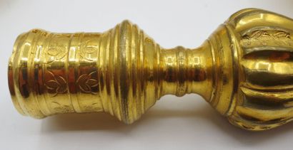 null PAIR OF FLAMPS in gilded bronze, the cylindrical tap is decorated with several...