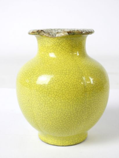 null CHINA - Early 20th century


Small baluster vase in the shape of a pomegranate...