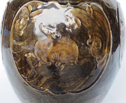 null FAR EAST : Large pot of globular form out of stoneware with brown glaze. It...