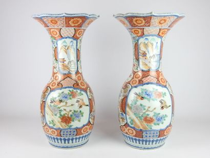 null JAPAN : Pair of porcelain baluster vases with poly-lobed necks, Imari decoration...