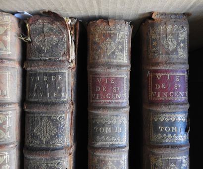 null 11 volumes in-4°, dont :  La Vie de St Vincent de Paul 1748 (2 vol.),  TOURON...