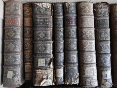 null 11 volumes in-4°, dont :  La Vie de St Vincent de Paul 1748 (2 vol.),  TOURON...