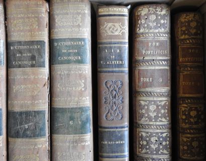null 14 volumes in-4° & in-8°, dont :  Dictionnaire de droit canonique (6 vol.),...