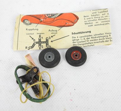 null SCHUCO: Examico 4001, green mechanical car. In box with instructions (wheels...
