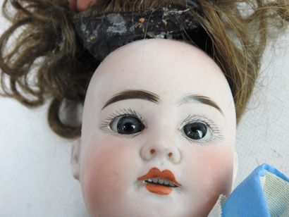 null DOLL head in porcelain, fixed eyes, open mouth with teeth, pierced ears, articulated...