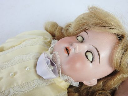 null ARMAND MARSEILLE - GERMANY: Porcelain head doll, sleeping eyes, open mouth....