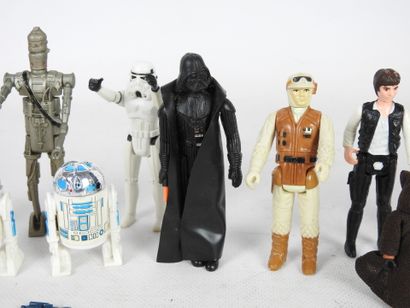 null LOT of 13 plastic figures Star Wars including Darth Vader Rd2d and various.