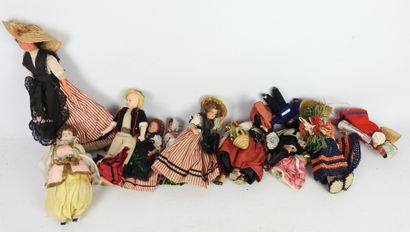 null LOT of travel dolls.