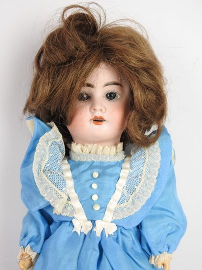 null DOLL head in porcelain, fixed eyes, open mouth with teeth, pierced ears, articulated...