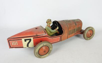 null Mechanical racing car with driver in painted and lithographed sheet metal. DUNLOP...