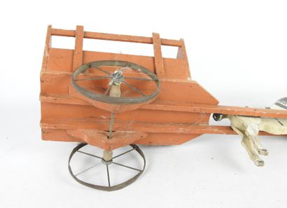 null Horse-drawn cart in painted wood with wheels. Height: 21 cm. Length: 53 cm....