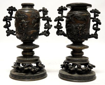 null JAPAN - MEIJI period (1868 - 1912)

Pair of removable bronze vases with handles...