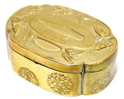 null JAPON - Epoque MEIJI (1868 - 1912)

Kobako en forme de tsuba en cuivre doré....