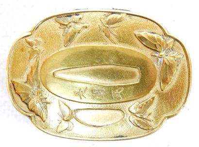 null JAPON - Epoque MEIJI (1868 - 1912)

Kobako en forme de tsuba en cuivre doré....