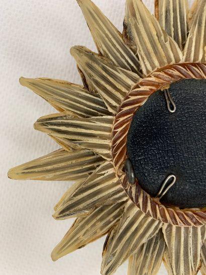 null Line VAUTRIN (1913-1997) : 

Spiked sun n°0

Witch mirror with beige talosel...