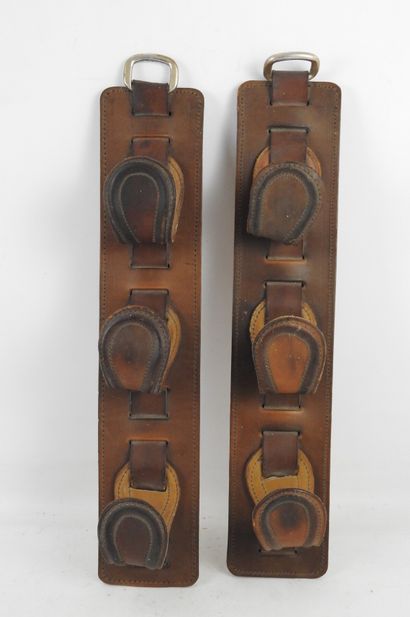 null Jacques ADNET (1900-1984) attribué à : Paire de porte fusils en cuir marron...