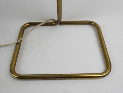 null KOCH & LOWY: Lampe de bureau en métal doré. Signé. H: 33 - L: 38 cm. Piqures...