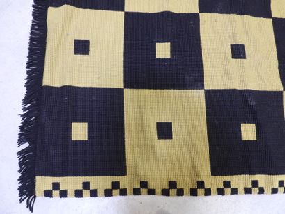 null TAPIS rectangulaire en laine nouée vers 1960/70 doublure. 180 x 126 cm. A n...