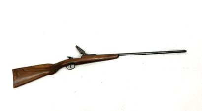 null HUMBERT: Garden rifle, Warnant system, caliber 12mm. Barrel 65cm, stock in walnut...