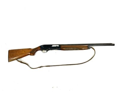 null BENELLI Super 90 semi-automatic rifle, caliber 12/70. Barrel length 61cm, walnut...