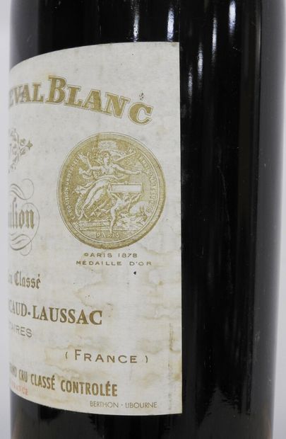 null 1 magnum

Château Cheval Blanc - Saint Emilion - 1967 - Calvet 

Some stains...