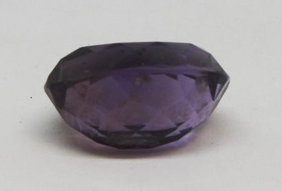 null Amethyst on paper, faceted oval 20,95 cts