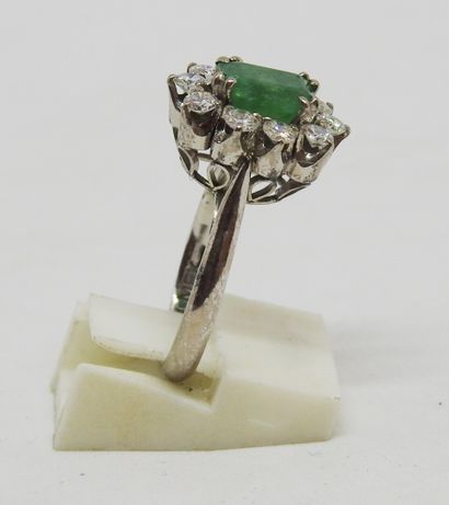 null Ring marguerite, silver rhodium (925 thousandths) centered of an emerald cut...
