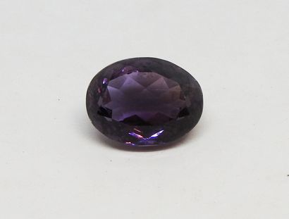 null Amethyst on paper, faceted oval 20,95 cts