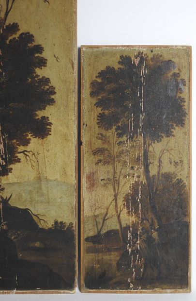 null DEUX PANNEAUX en bois peint à décor d'un moine priant et deux personnages. XIXème....