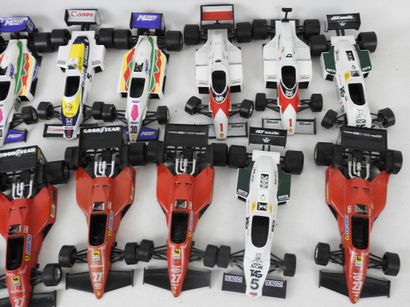 null BURAGO : 13 voitures de course F1. Echelle 1/24. Usures.