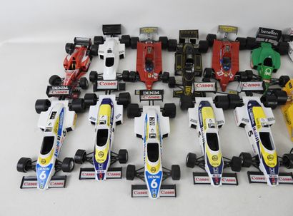 null BURAGO : 18 voitures de course F1. Echelle 1/24. Usures.