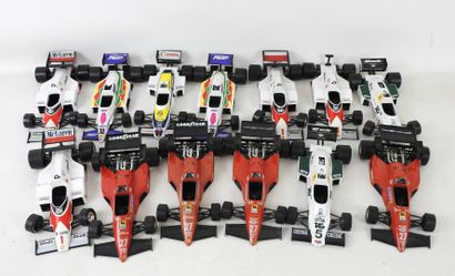 null BURAGO : 13 voitures de course F1. Echelle 1/24. Usures.