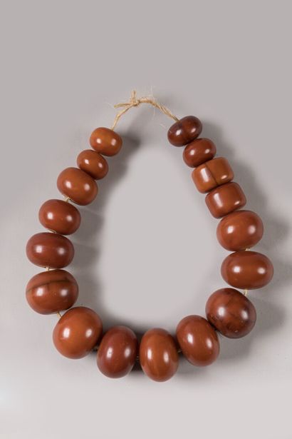 null PEULH or BERBERE.


Necklace of marriage reconstituted composed of seventeen...