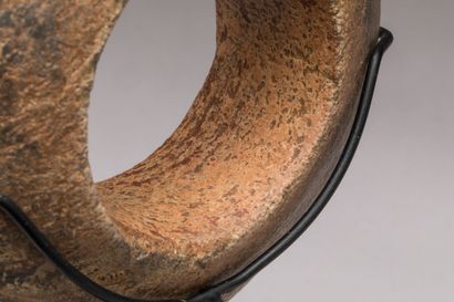  Bracelet de pierre, SAHARA Préhistorique. 
Diam: 12,5 cm.