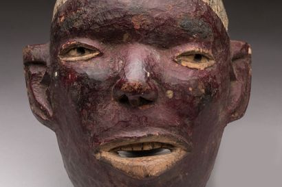 null Masque anthropomorphe en bois sculpté, MAKONDE, Tanzanie.


Haut : 19,5 cm....