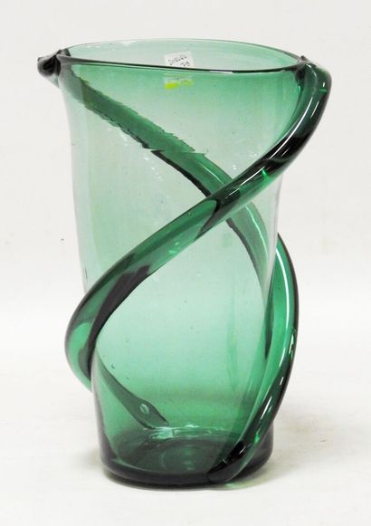null Vase en verre de forme ovoide agrementé de deux coulées à chaud sinusoidales.

H.:...