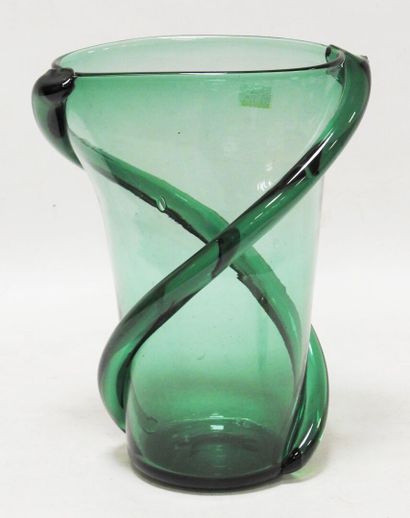 null Glass vase of ovoid form decorated with two sinusoidal hot castings.

H.: 32...