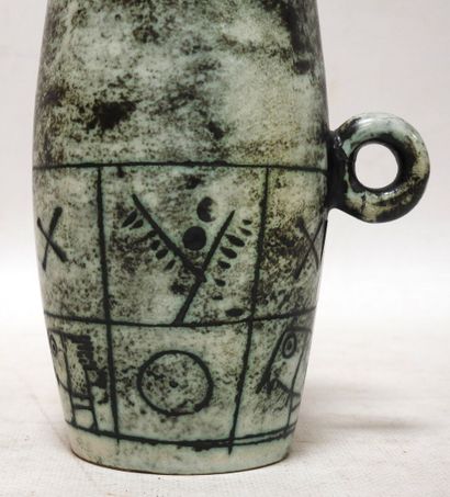 null Jacques BLIN (1920-1995)

Earthenware pot with incised decoration of geometrical...