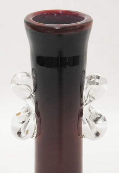 null MURANO work of the 60s

Vase in blown glass with cylindrical body, flanked by...