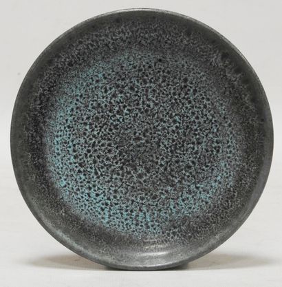 null Accolay in Yonne 

Circular earthenware dish with grey and turquoise glaze

Signed.

Diameter...