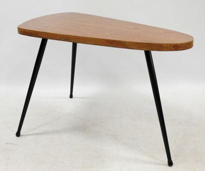 null Modern work

Free form tripod table in natural wood on a black lacquered metallic...